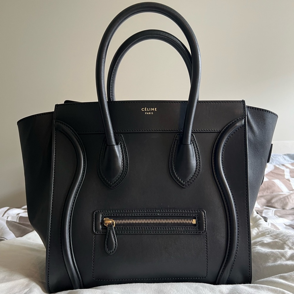 Celine MICRO LUGGAGE HANDBAG IN SMOOTH CALFSKIN
BLACK